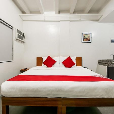 Oyo 136 Regal Residences Quezon City Zewnętrze zdjęcie