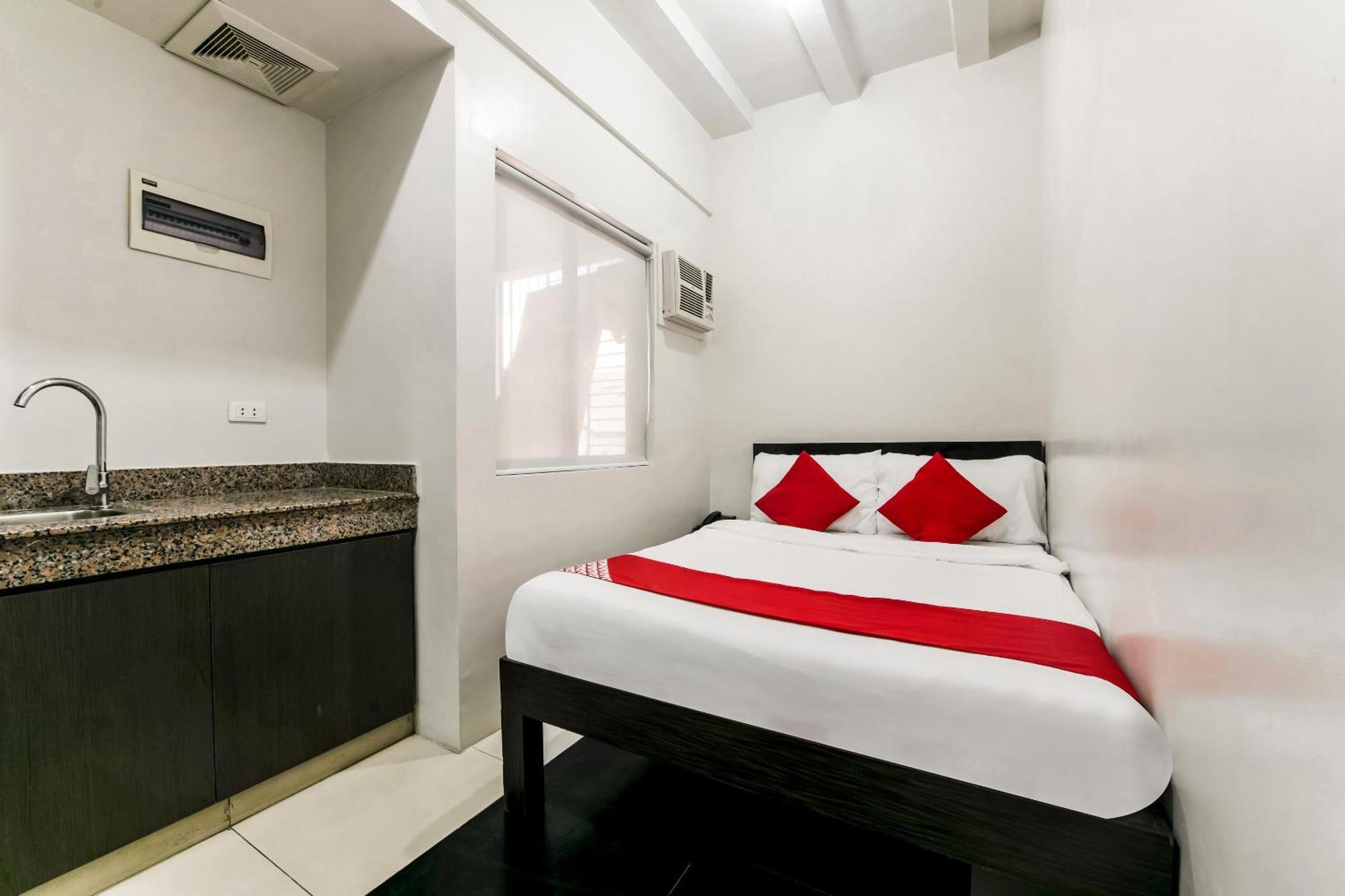 Oyo 136 Regal Residences Quezon City Zewnętrze zdjęcie