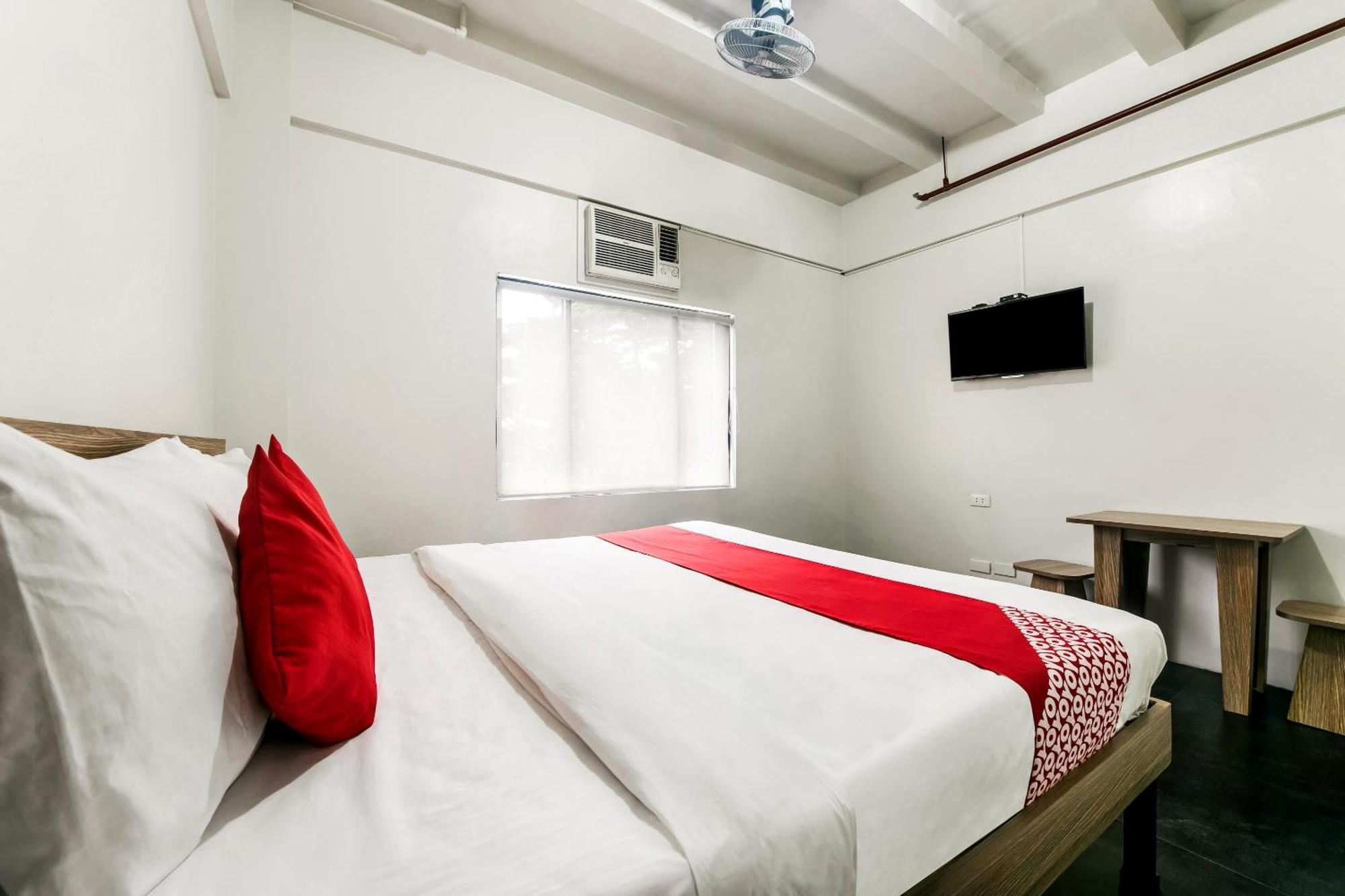 Oyo 136 Regal Residences Quezon City Zewnętrze zdjęcie