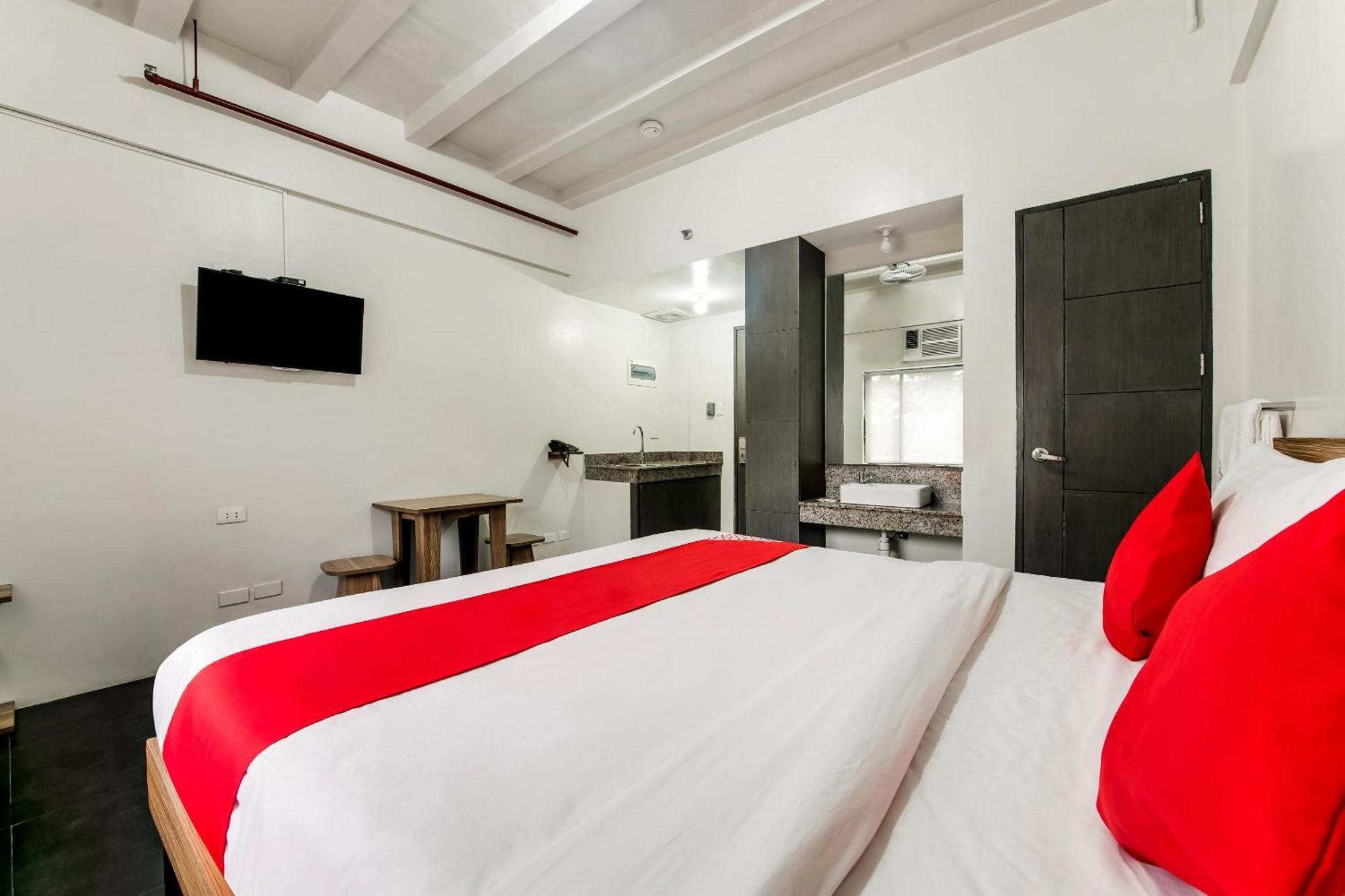 Oyo 136 Regal Residences Quezon City Zewnętrze zdjęcie