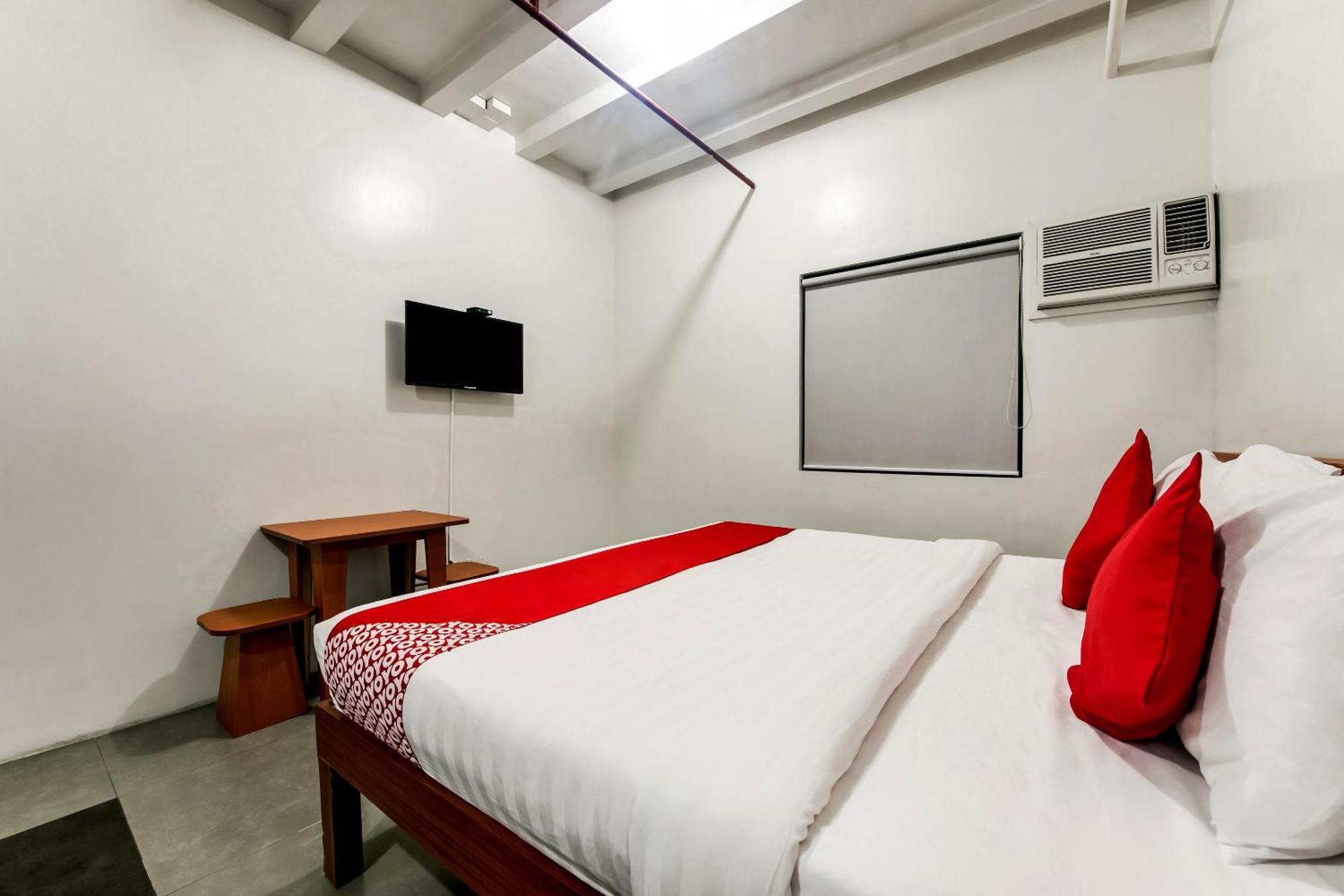 Oyo 136 Regal Residences Quezon City Zewnętrze zdjęcie