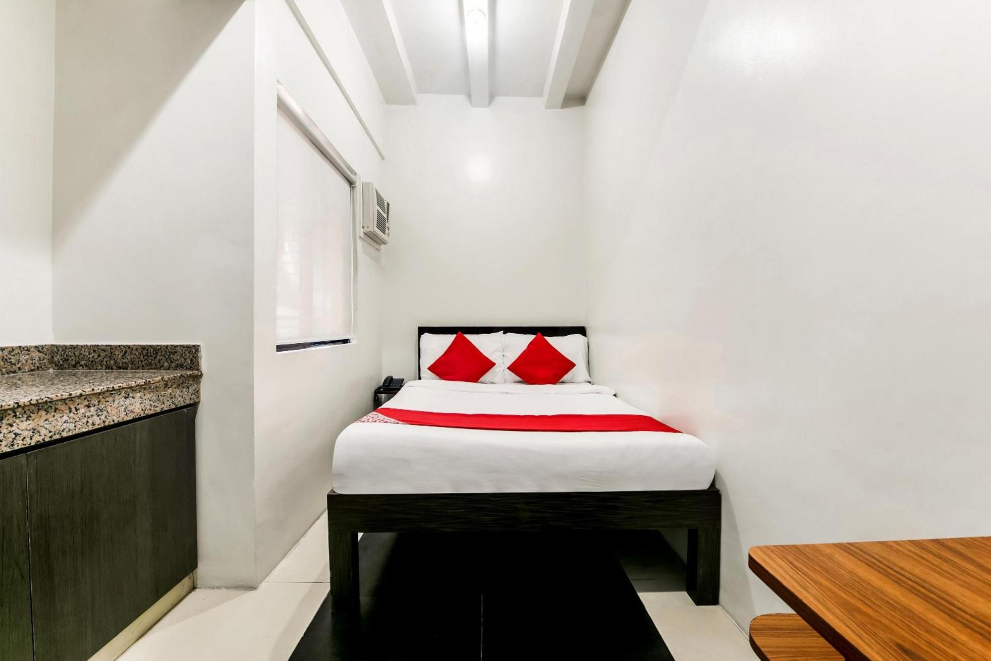 Oyo 136 Regal Residences Quezon City Zewnętrze zdjęcie