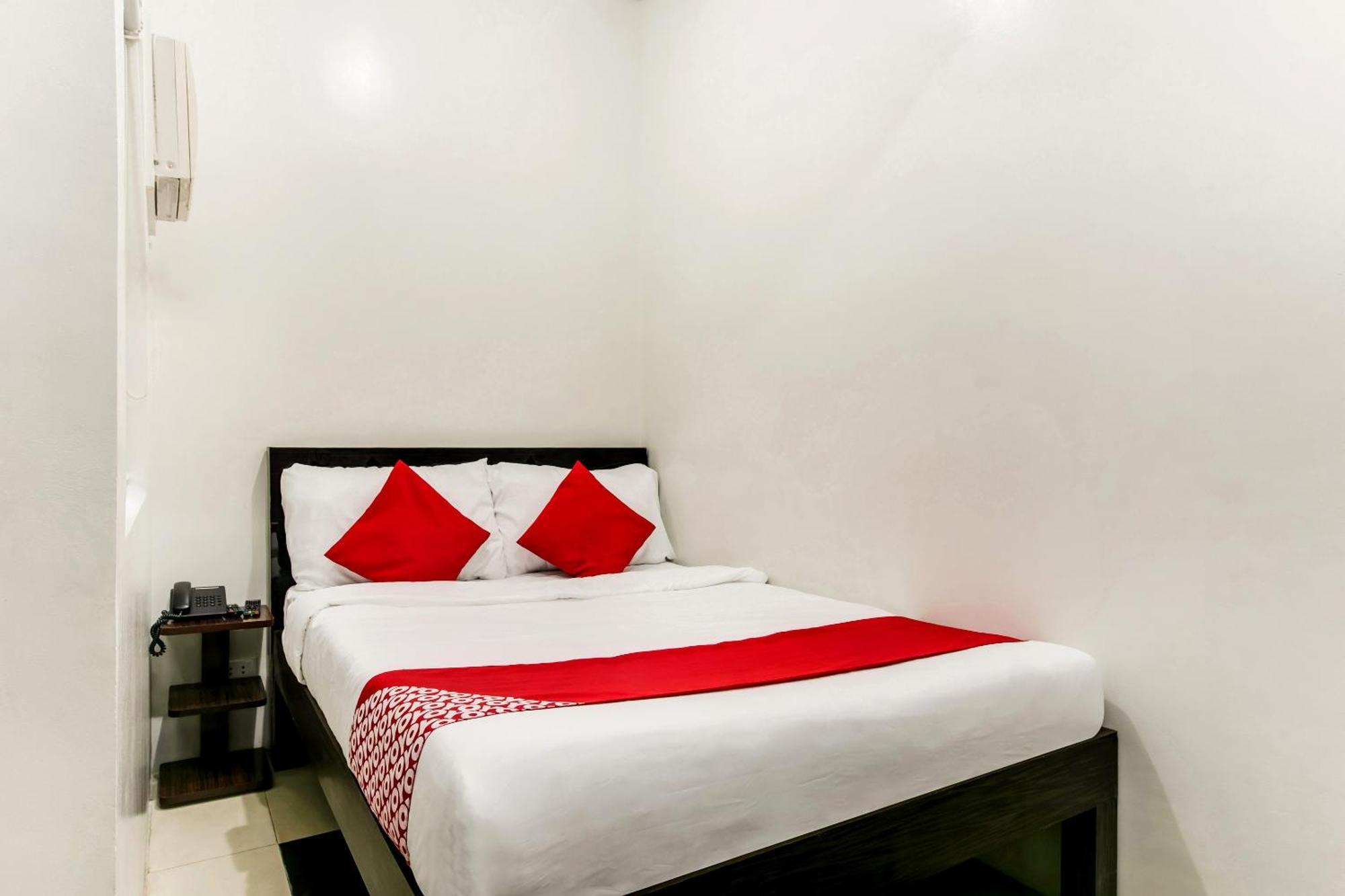 Oyo 136 Regal Residences Quezon City Zewnętrze zdjęcie