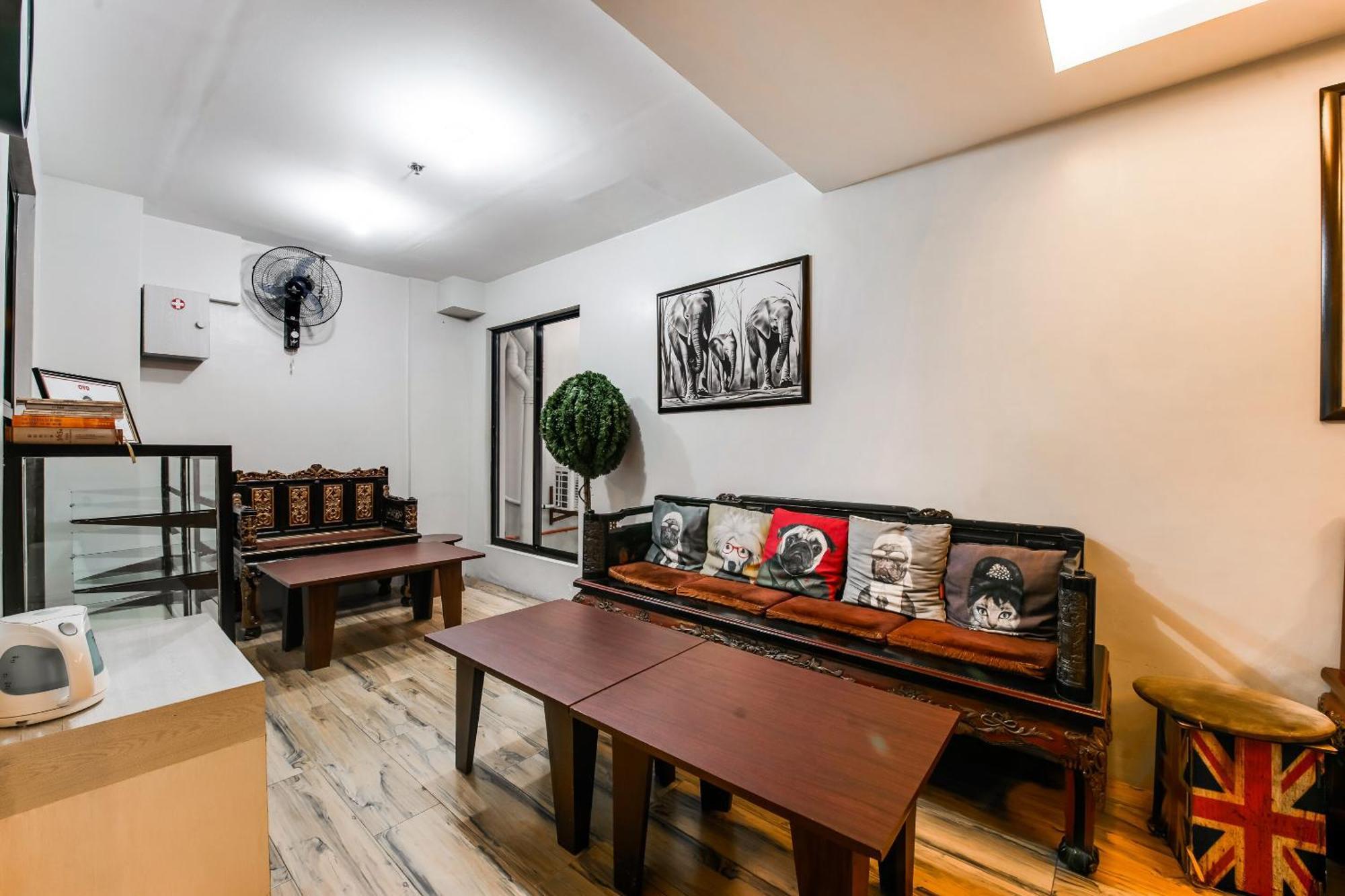 Oyo 136 Regal Residences Quezon City Zewnętrze zdjęcie